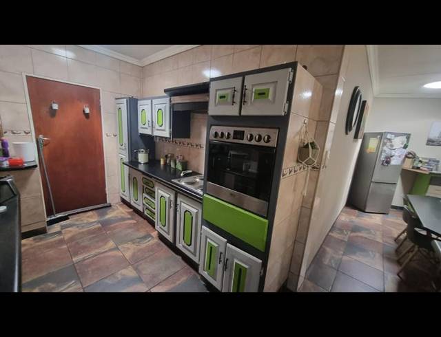 3 BEDROOM TOWNHOUSE FOR SALE IN SASOLBURG